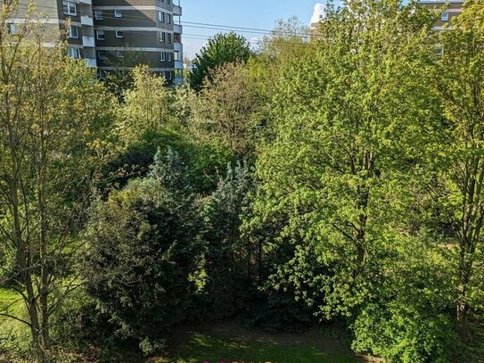 Helle 2-Zimmer mit großem Südbalkon, Aufzug und Fernwärme in gepflegter Wohnanlage