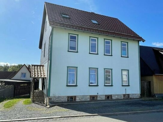 Zentrale Wohnperle mit stetigem Einkommen: Charmantes Dreifamilienhaus sucht neuen Besitzer!