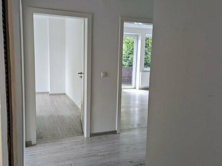 Tolle renovierte 4 Zimmer Wohnung mit Balkon Hochpaterre ab sofort zu vermieten 3 Personen-Haushalt !!!!