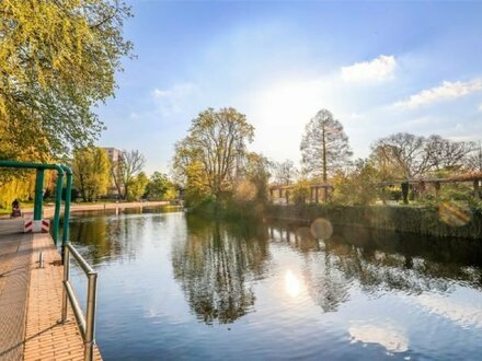 EXKLUSIVE 2 ZIMMER DESIGNER-WOHNUNG vom Stardesigner in historischer Lage mit Wasserblick