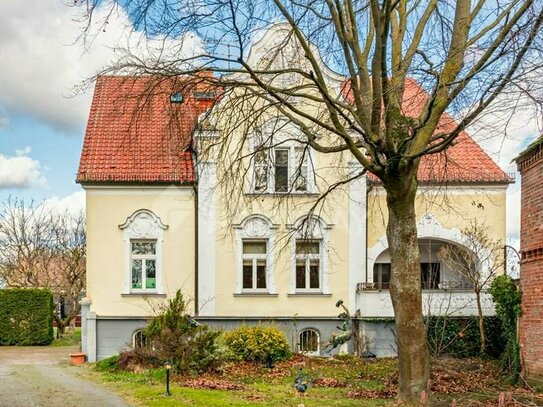 Der Traum von der eigenen Villa! Großes Anwesen mit großzügigem Grundstück in Bensdorf