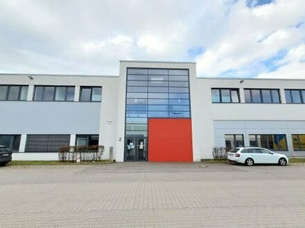 ++ ca. 1.900 m² Hallen- und 1.000 m² Bürofläche (Rampe | 9 m UKB) nähe Flughafen zu vermieten ++