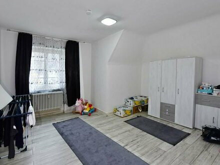 REDUZIERT: Großzügige 4-Zimmer Wohnung mit Balkon und 2 Stellplätzen