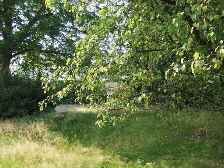 Grundstück mit Baugenehmigung für zwei Doppelhaushälften in ruhiger Lage