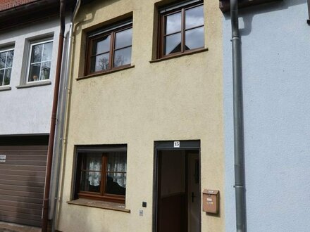 Teilmodernisiertes Reihenmittelhaus in Altstadtlage und mit tollem Blick über Waltershausen (kein Gartengrundstück)