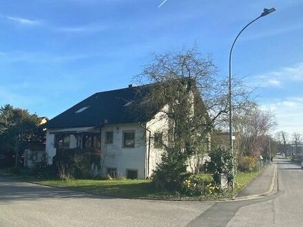 Freistehendes 2-Familienhaus mit Doppelgarage