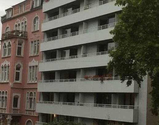 1-Zimmer-Wohnung mit Balkon und separater Einbauküche in Mainz-Neustadt (Nähe Rhein und City) zu verkaufen