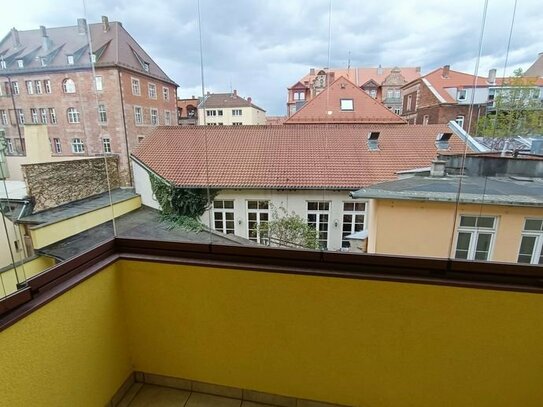 Frisch renovierte, zentral gelegene 3-Zimmer-Wohnung in Nürnberg mit Balkon, Garage und Badewanne