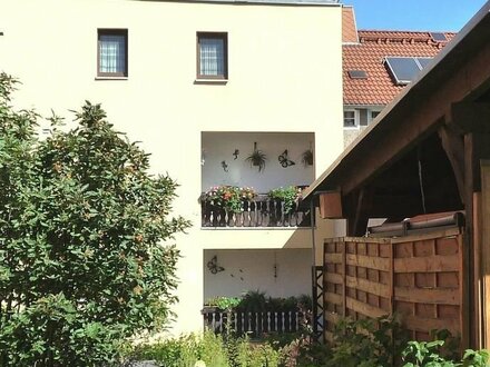 Eine grüne Oase in der Stadt - gepflegtes Ein- bis Dreifamilienhaus in Pößneck - ruhig und zentral zugleich!