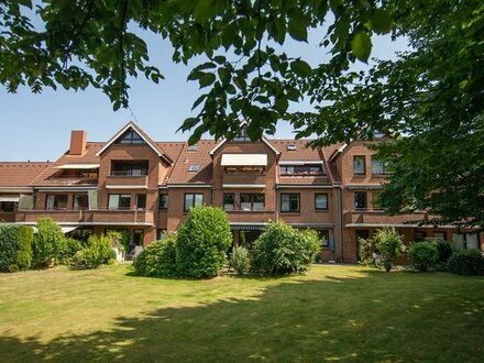 Großzügige Wohnung auf zwei Ebenen mit Terrasse und Blick in den Garten