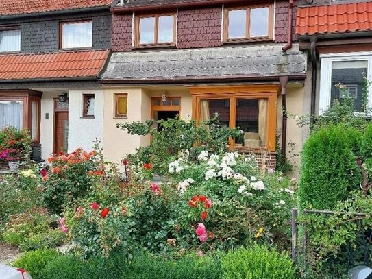 Reihenmittelhaus mit Einbauküche, Garage, zwei Bädern und sonnigem Grundstück in Küchwaldnähe!