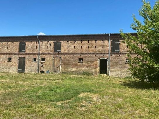 Wunderschöne Backstein-Remise mit Grundstück zum Ausbau