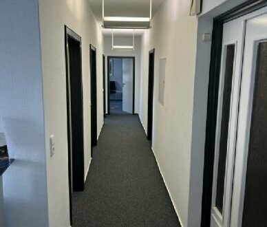 Moderne Büroräume mit ca. 110m² Nutzfläche in bester Lage in einem Wohn- und Geschäftshaus nach Vereinbarung zu übergeb…