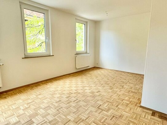 Nähe Allersberger Straße ! Chice komplett renoviert 2-Zi.-Altbau-Whg, 57 m², mit Balkon,