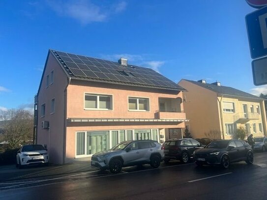 Schöne helle 3 ZKB Wohnung mit Burgblick