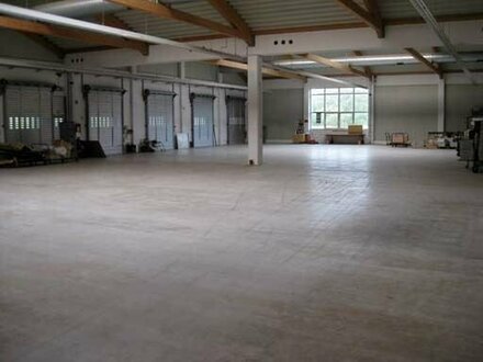 Lager-/ Logistik-Halle ca. 2.000 m², Büro und Freifläche ** ab sofort