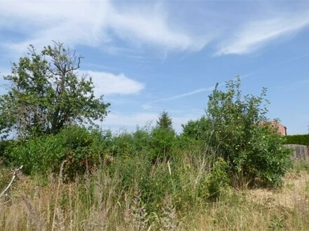 Sonniges Grundstück in ruhiger Lage, mit ehemaligem Wochenendbungalow