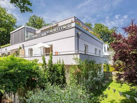 Wohnen mit umlaufender Terrasse im Grünen. In der begehrten Menterschwaige.