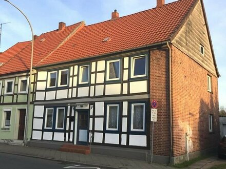 renovierungsbedürftiges Stadthaus mit kleinem Garten