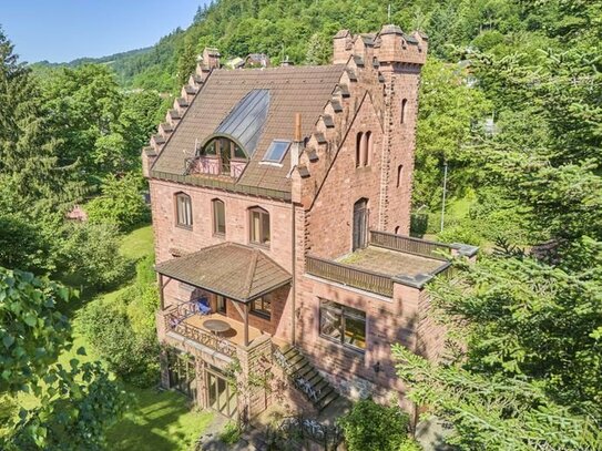 Eberbach-Liebhaberobjekt: Herrschaftliches Anwesen in englischer Tudor-Architektur