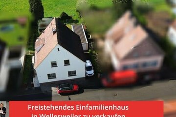 Freistehendes Einfamilienhaus mit langer Garage, Keller und Garten in Wellesweiler