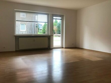 GERÄUMIGE ERDGESCHOSSWOHNUNG mit Tageslichtbad, Balkon, sep. WC, schönem Wohnzimmer mit Essbereich