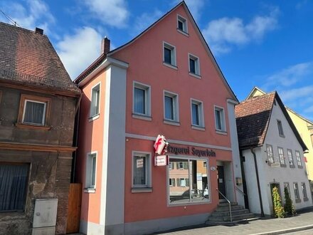 Großzügiges Stadthaus in Leutershausen zu verkaufen mit vielfältigen Nutzungsmöglichkeiten und Platz