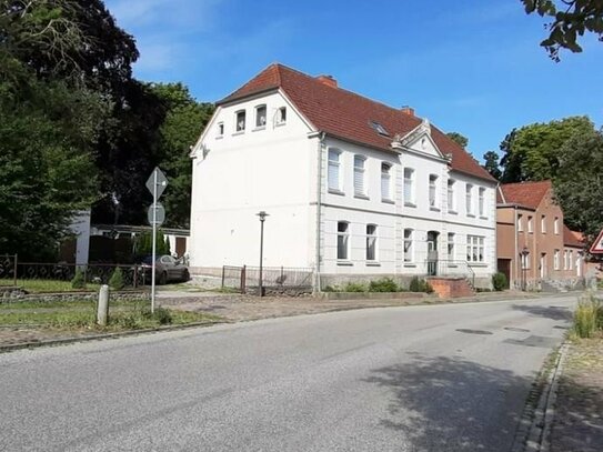 - freistehendes Mehrfamilienhaus im Zentrum