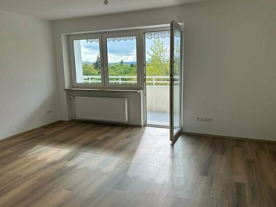 sanierte 3-Zimmer-Wohnung 84 qm in Regensburg Lechstr.38 5. OG m. Balkon