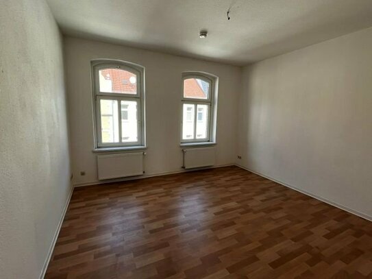 Weißenfels-West! renovierte 2-Zimmer Dachgeschoss Wohnung mit Gartennutzung und Ausblick