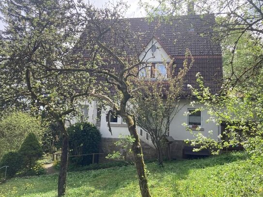 Historisches Landhaus von 1912 mit großem Grundstück in Ortsrandlage