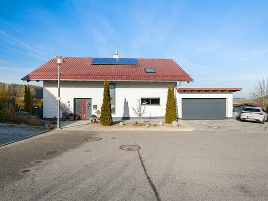 Modernes Einfamilienhaus mit Pool und traumhaftem Ausblick