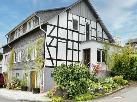 Gemütliches Zuhause: 9 Zimmer, Garten, Garage, Stellplatz, verkehrsgünstig, ruhige Lage