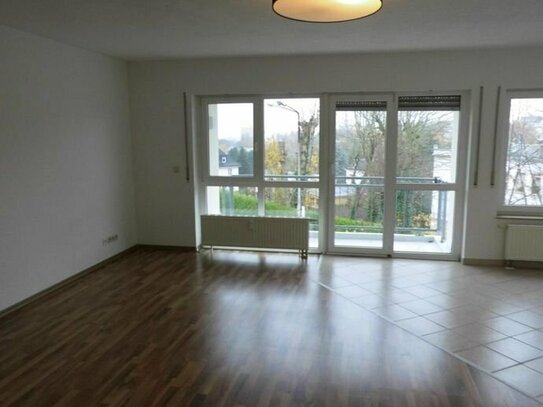 Großzügig und modern geschnittene 3-Zimmer-Wohnung mit 2 Balkonen und Einbauküche in ruhiger Stadtlage von Reichenbac...