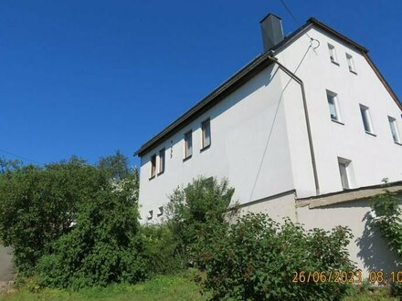 Großes freistehendes, teilsaniertes Einfamilienhaus am Ortsrand von Großneundorf sucht Liebhaber
