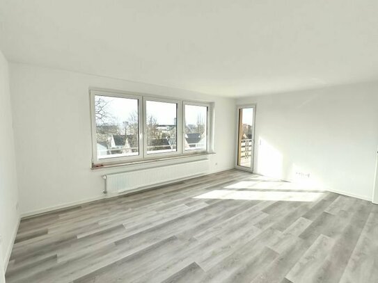 Komplett modernisierte Wohnung im 4. Obergeschoss mit Lift u. sonnigem Balkon in beliebter Wohnlage in Oldenburg- Donne…