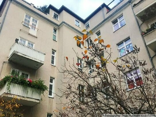 Kapitalanlage: Vermietete 3 Zimmer Altbauwohnung mit 2 Balkonen in Steglitz zu verkaufen