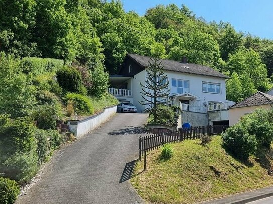 Einfamilienhaus mit viel Nutzungspotenzial und herrlicher Aussicht!