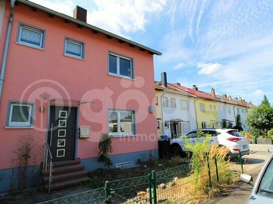 Ein Haus für Familien mit Garten und Garagen