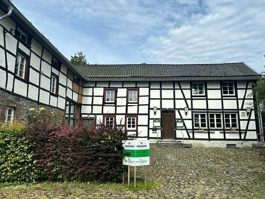 Nassenhof in Monschau-Mützenich: Saniertes Denkmal mit Ferienwohnungen und Gastronomie