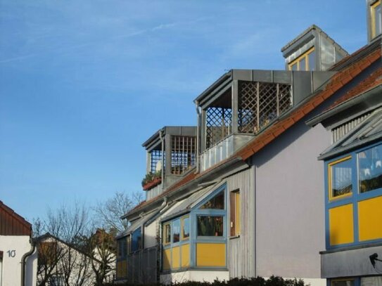 Sehr schöne Galerie-Wohnung (3,5 Zimmer) auf zwei Ebenen in Sechsfamilienhaus mit Solarheizung