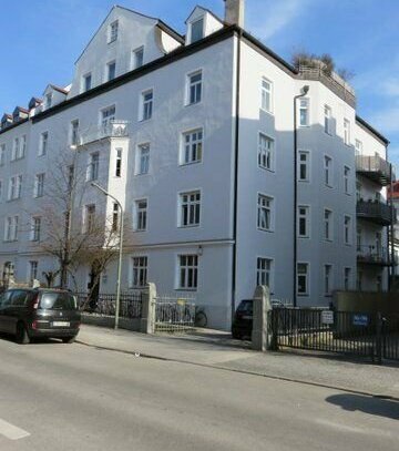 Außergewöhnliche, neu sanierte 4,5-Zimmer-Wohnung in ansprechendem Altbau in Neuhausen, provisionsfrei !
