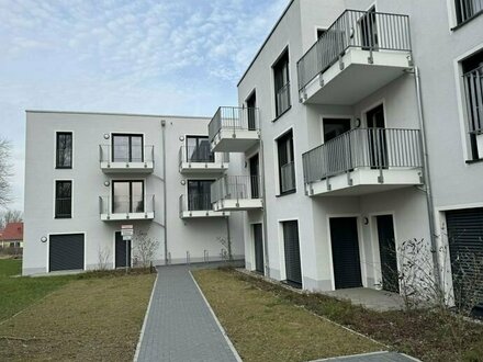 Altersgerecht Wohnen: Barrierefreie 2-Zimmer-Wohnung mit Einbauküche und Balkon im Erstbezug