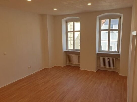 Herzlich willkommen in Ihrem renovierten Zuhause! 5 Zimmer + Balkon