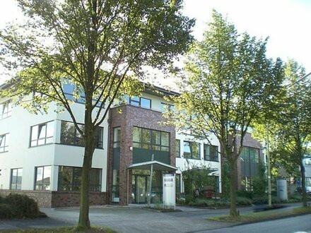 Wedel, Industriestraße 27b: attraktive Büro-/Praxisräume mit Aufzug, 2 Dachterrassen, Stellplätzen, 1x mit E-Ladestatio…