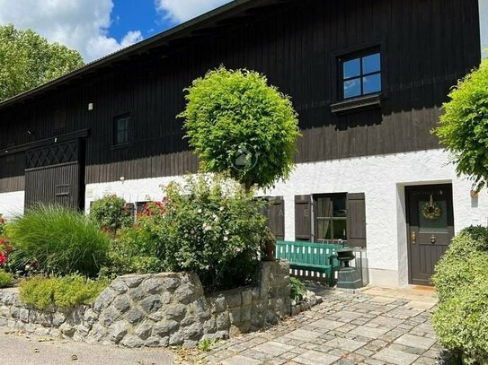 Historisches Bauernhaus: Wohnen und Arbeiten in idyllischer Umgebung, top modernisiert