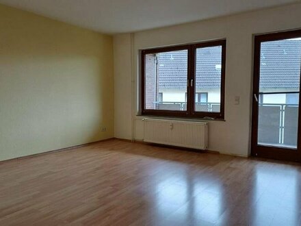 Helle Wohnung mit großem Balkon in ruhiger Wohnanlage!