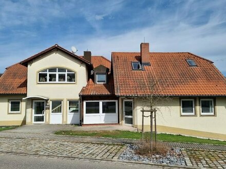 Gepflegtes Mehrfamilienwohnhaus mit Gewerbe und großem, sonnigen Garten in toller Lage von Unterschleichach