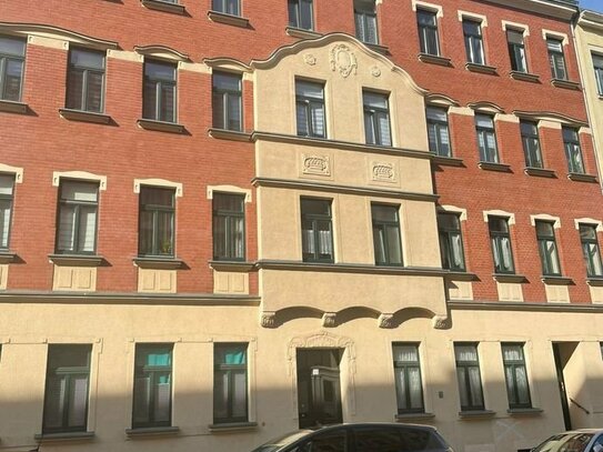 Frei werdende, gepflegte 2 Zimmer Wohnung mit Balkon am Weißeplatz