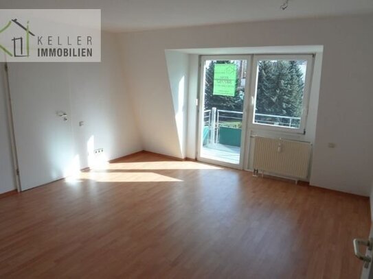 Mit AUFZUG, Balkon und Einbauküche - Ruppertsgrün, kleine 2-R-Whg. mit sonnigen Balkon - Betreutes Wohnen mögl.